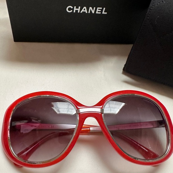 Chanel Acetate Oversized Sunglasses - Picture 4 of 8